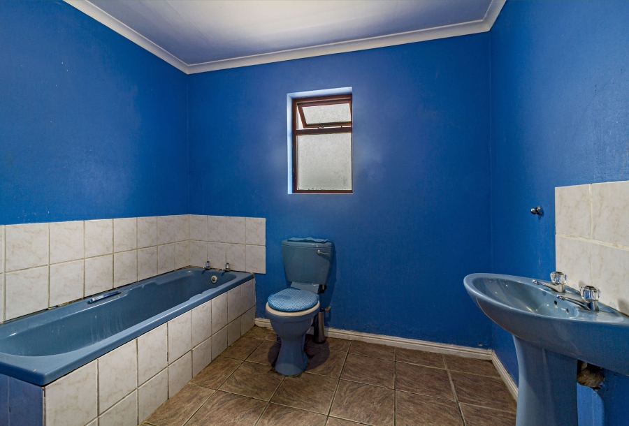 5 Bedroom Property for Sale in Bell Glen Western Cape